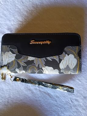 Black Floral Double Zip Wristlet Wallet 12 Card Slots NWT